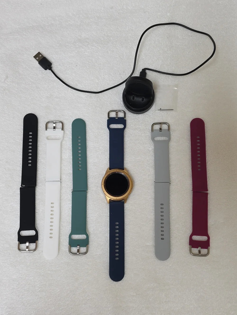 SamsungSmartwatch with Navy Band and Six Interchangeable Silicone Straps/Charger
